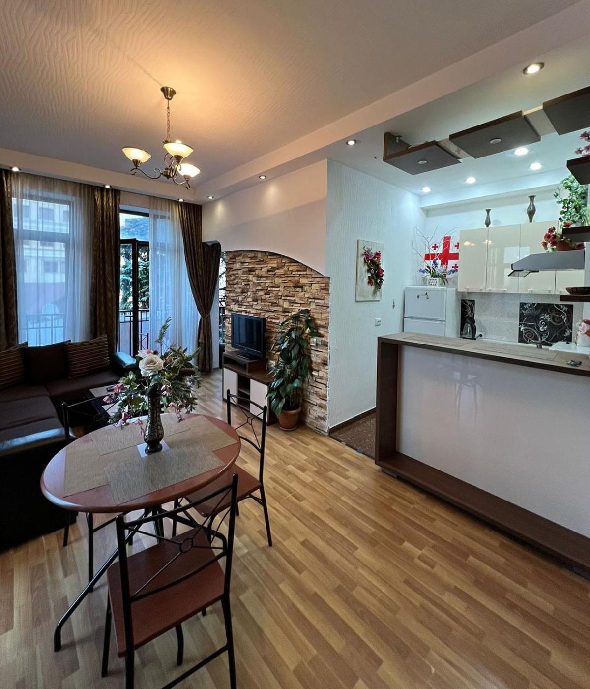 Cozy Apartment In The City Center Mtatsminda 第比利斯 外观 照片