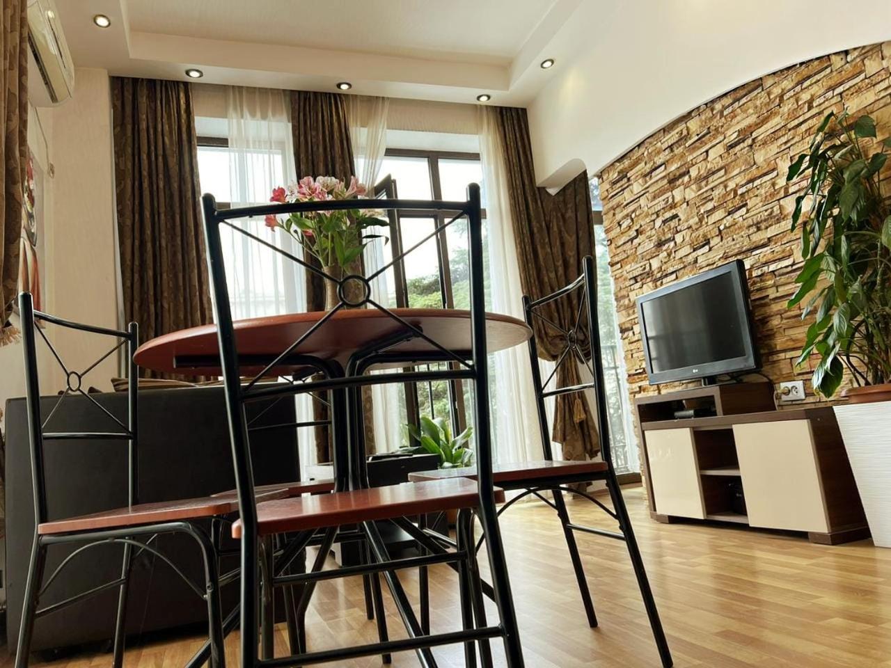 Cozy Apartment In The City Center Mtatsminda 第比利斯 外观 照片
